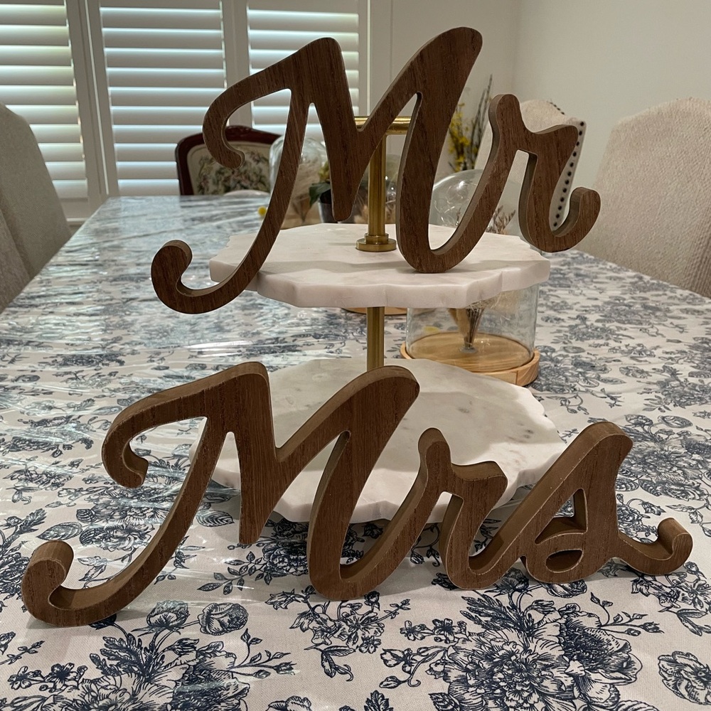 Elegant Wooden 'Mr & Mrs' Table Decor